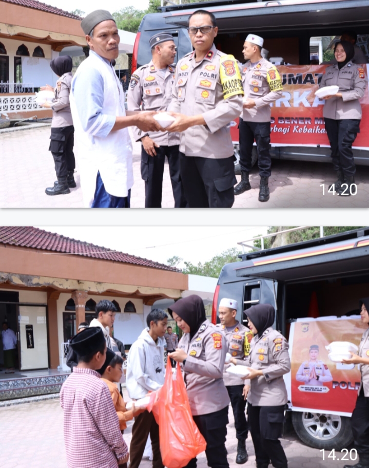 Polres Bener Meriah Gelar Kegiatan Jumat Bersih (Berbagi Kasih) Di Masjid Al Mukminun Desa Burni Telong Kabupaten Bener Meriah