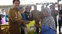 Beras-Minyak Goreng Murah, Diserbu Warga