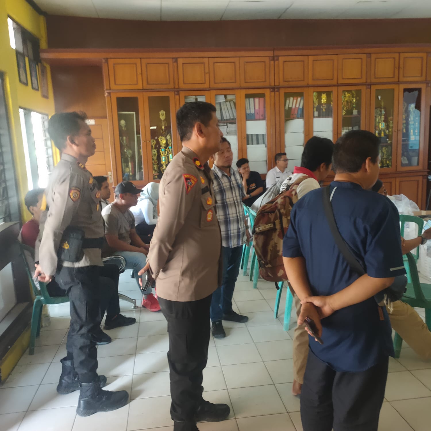 Kabag Ops Polres Sidrap Pantau Langsung Kegiatan Rapat Pleno Terbuka di PPK