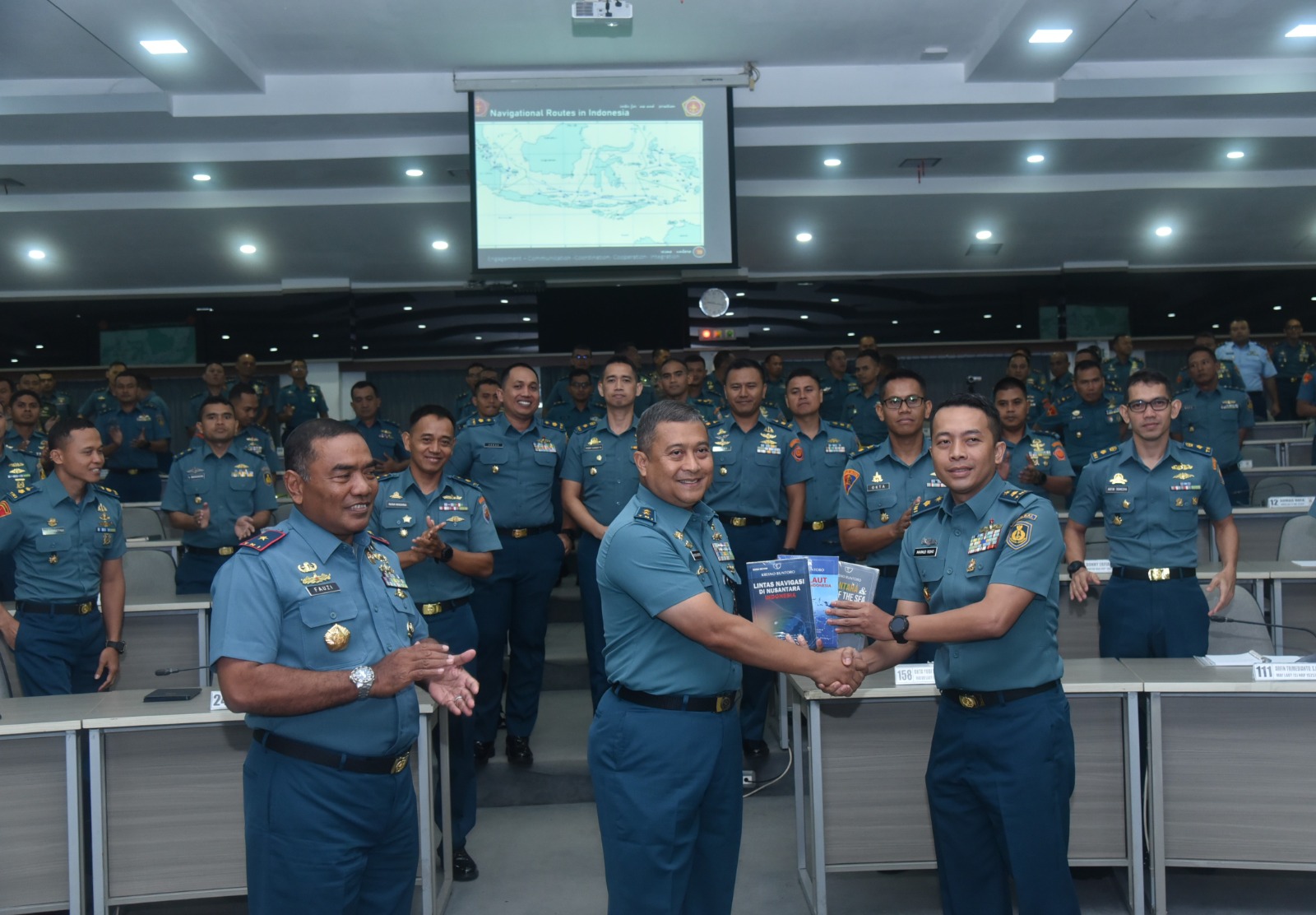 KABABINKUM TNI BERI KULIAH UMUM KEPADA PASIS SESKOAL