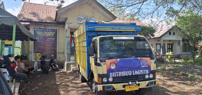 Personel Polres Pidie Lakukan Pengawalan Pergeseran Kotak Suara ke Kantor KIP Pidie