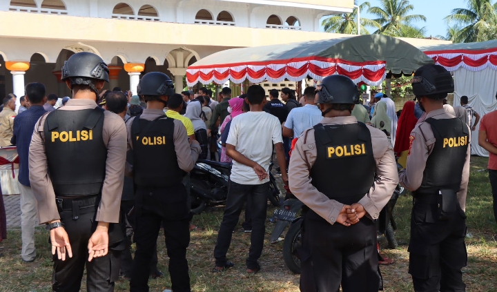 Kapolres Pidie Jaya Memastikan Pengamanan PSU di TPS 02 Gampong Mesjid Lancok Bandar Baru