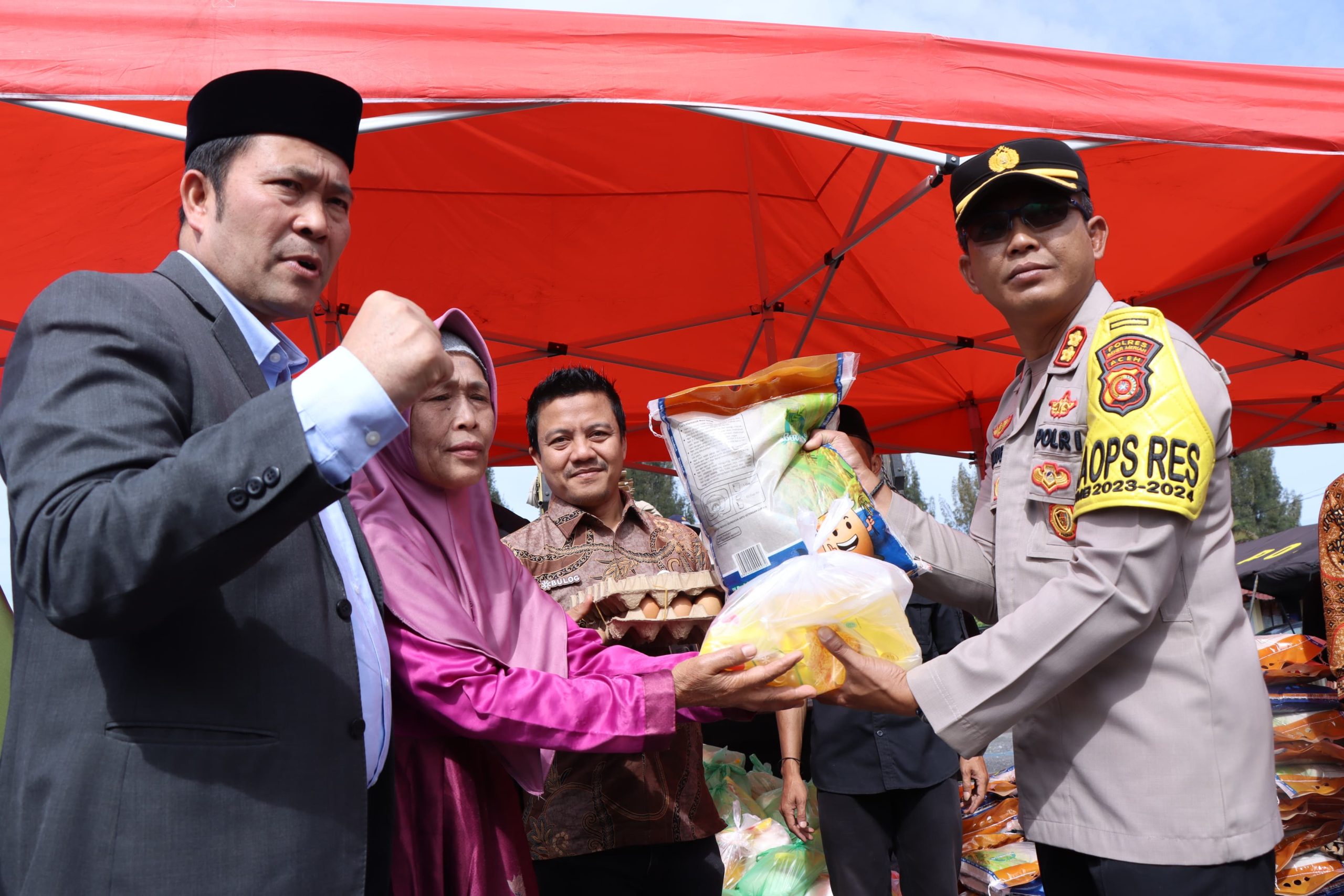 Pasar Murah Digelar di Halaman Mako Polres, Kapolres Bener Meriah Sediakan Sarapan dan Kopi Gratis Bagi Masyarakat