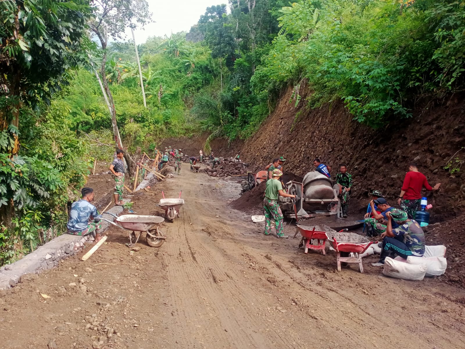 Satgas TMMD Ke-119 Kodim 1623/Karangasem: Dibukanya Jalan Di Bukit Catu Selumbung Menjadi Objek Wisata Baru Masa Depan