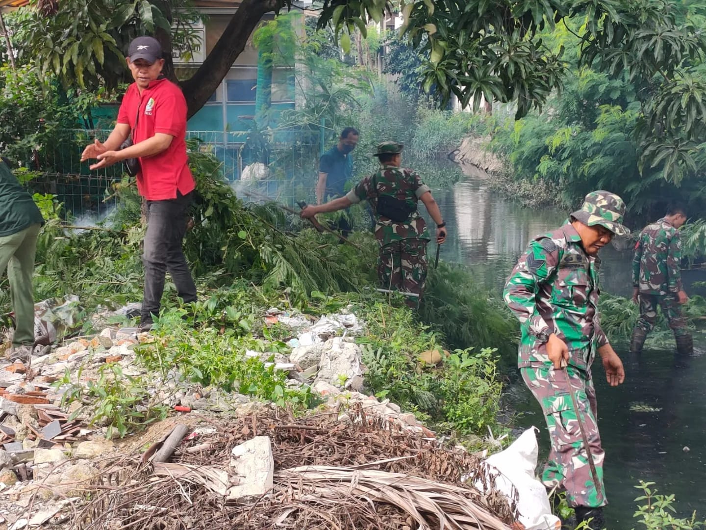 Babinsa Koramil 01/Kranji Laksanakan Karya Bakti TNI