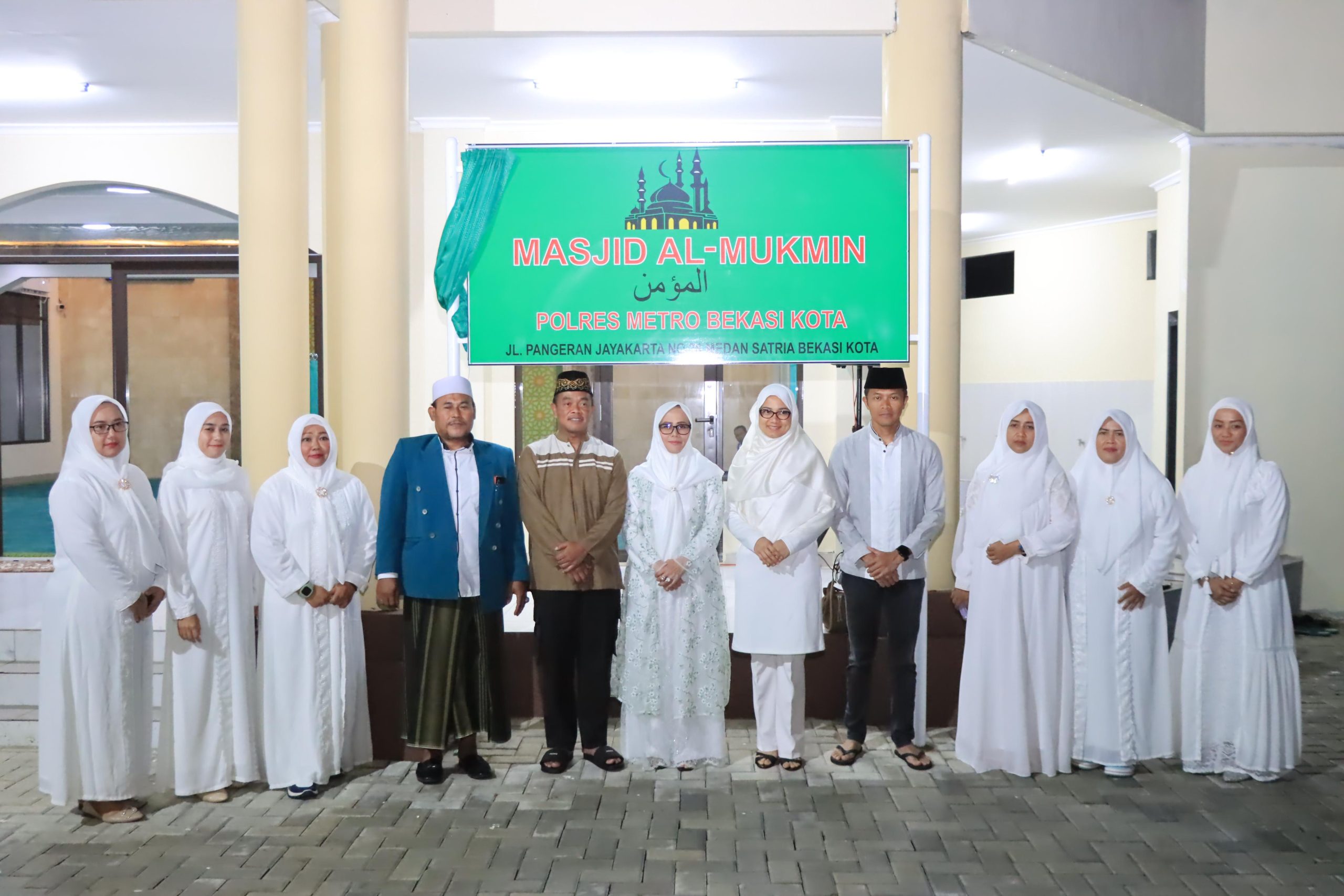 Kapolres Metro Bekasi Kota Resmikan Masjid Al-Mukmin dan Santunan Anak Yatim