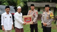 Berkah Ramadhan Kapolres Lebak Bagikan Bantuan Paket Sembako Kepada Ponpes di Daerah Hukum Polsek Cibadak