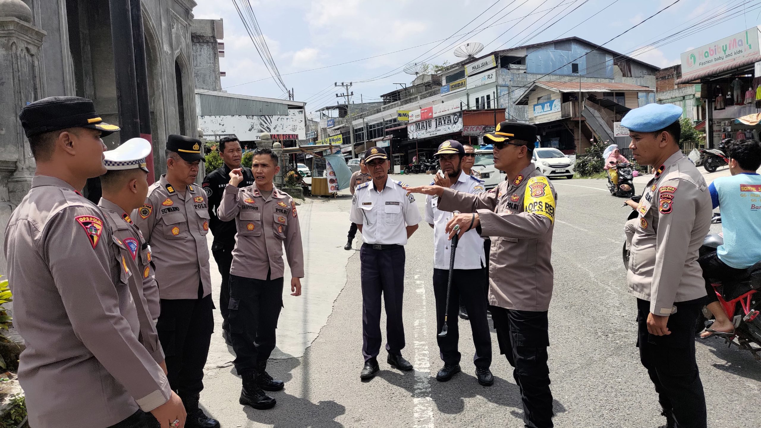 Kapolres Bener Meriah Melakukan Pengecekan Lokasi Pembuatan Pos Operasi Ketupat