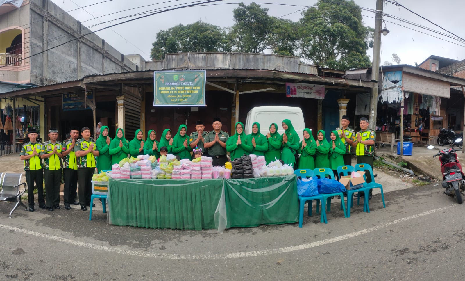 Kodim 0119/BM Kembali Berbagi Takzil Menjelang Buka Puasa