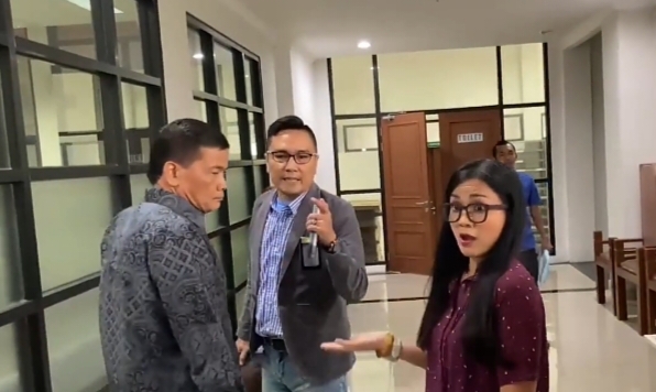 Buntut Pertikaian Artis Nirina Zubir vs Daddy Hartadi, Netizen Dukung dan Ungkap Figur Daddy Hartadi