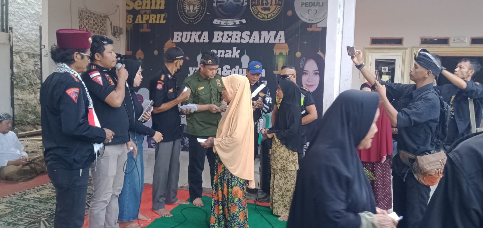 Ormas BPPKB  Dan Barisan Simpatisan (Besti) Ratu Ageng Rekawati Menggelar Buka Bersama Anak Yatim Piatu Dan Dufa  Berbagi Takzil