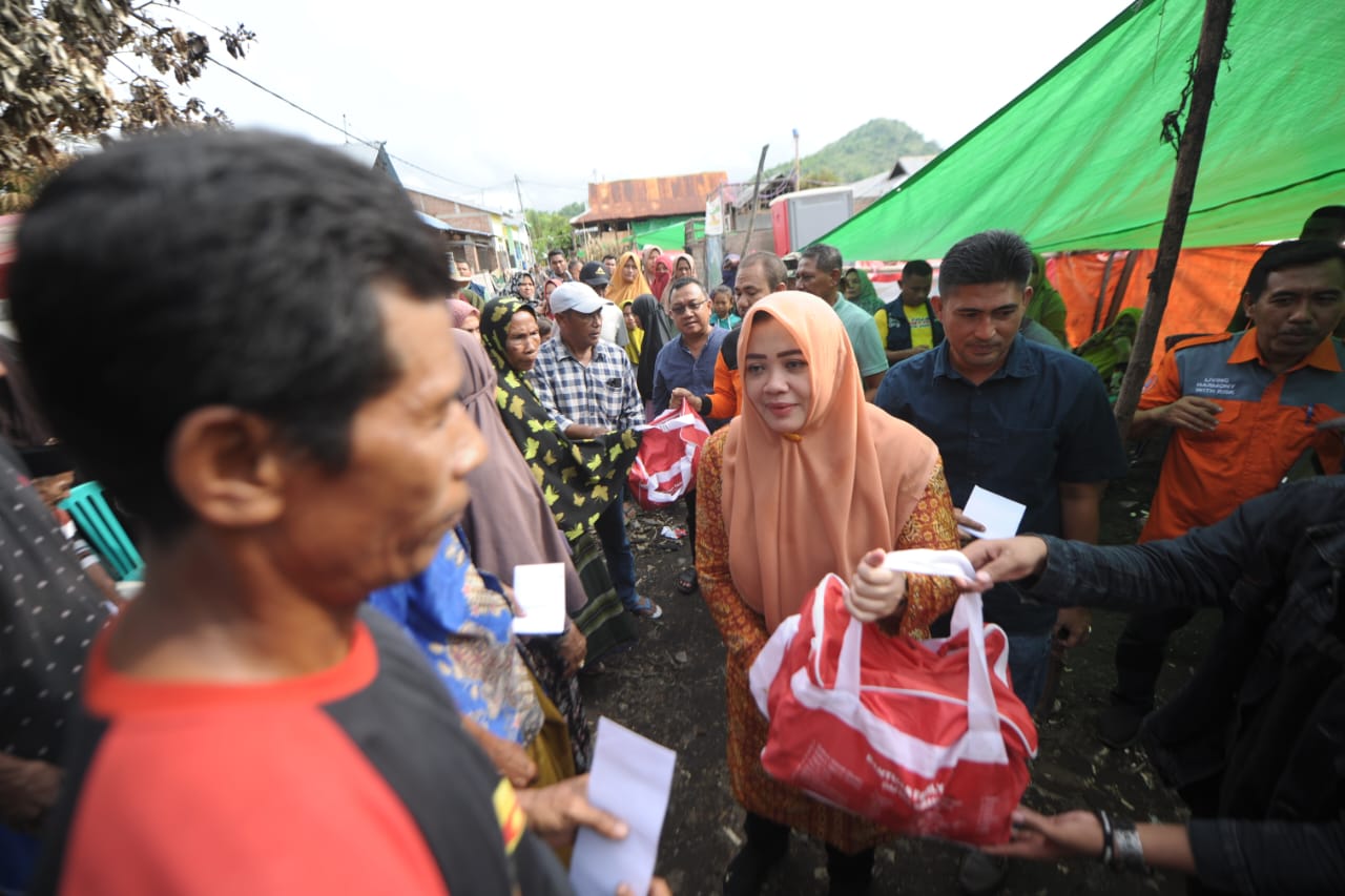 Pasca Bencana Kebakaran di Desa Sangia Sape, Bupati Bima IDP Kunjungi Warga Terdampak