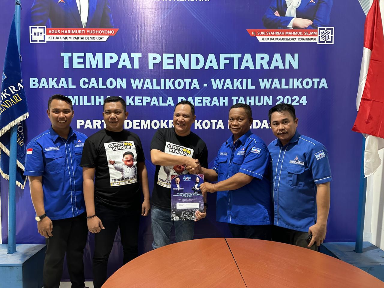 Asmawa Tosepu – Yudhianto Mahardika Kompak Ambil Formulir Calon Wali Kota Kendari di Partai Demokrat