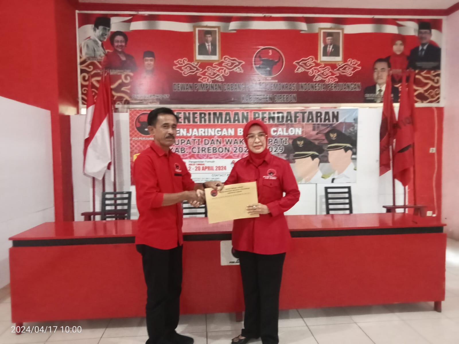 Setelah Mendapat Desakan Dari Berbagai Pihak, Akhirya Bunda Ayu Daftar Balon Bupati Cirebon.