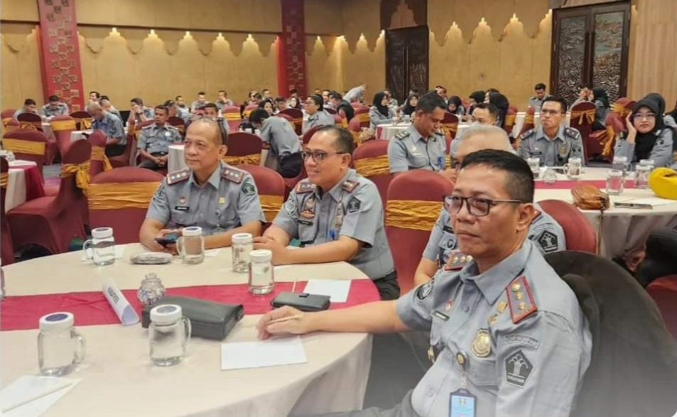 Kepala Kantor Imigrasi Takengon Hamdani Bersama Pejabat Struktural Mengikuti Pembukaan Kegiatan Refreshment Perbendaharaan