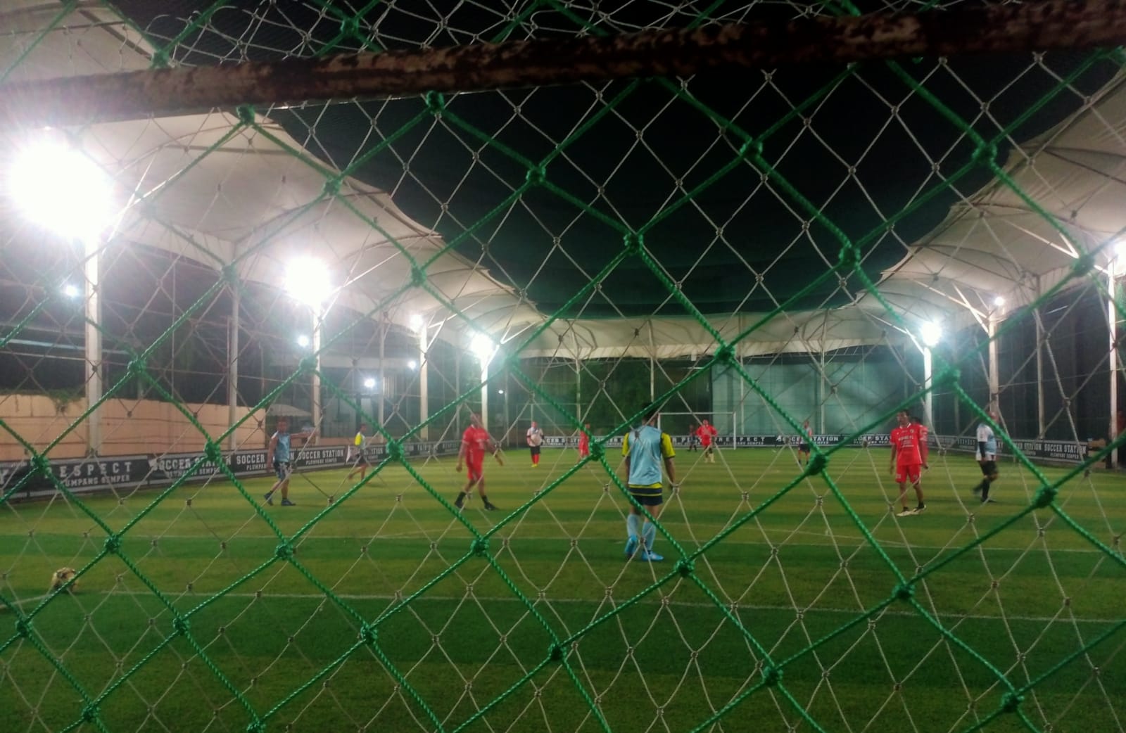 Jalin Keakraban dengan Jurnalis Kapolsek Koja Ajak Olahraga Main Futsal di Cafe Soccer