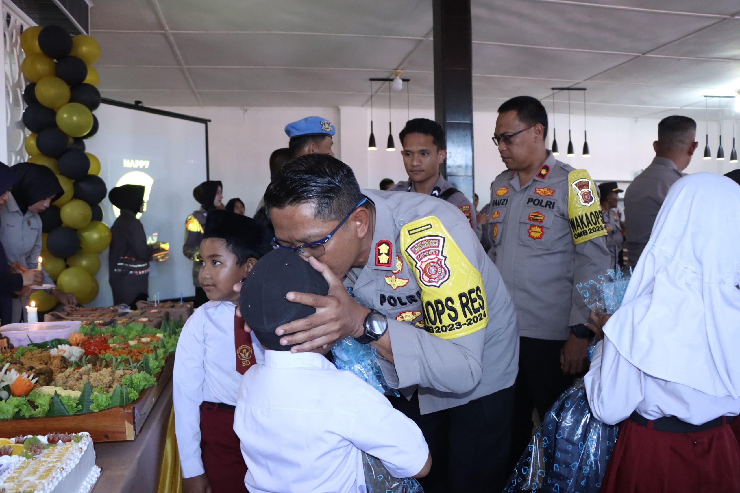 Kapolres Bener Meriah Santuni Sejumlah Anak Yatim di Momen Ulang Tahunnya yang ke-46