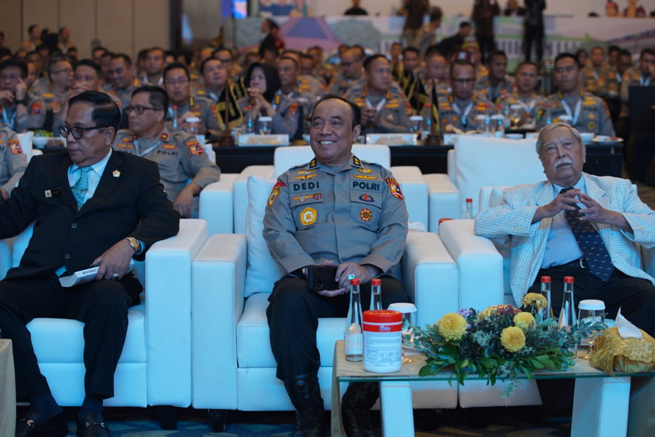 Irjen Dedi Raih Rekor MURI Perwira Tinggi Polri Penulis Buku Terbanyak