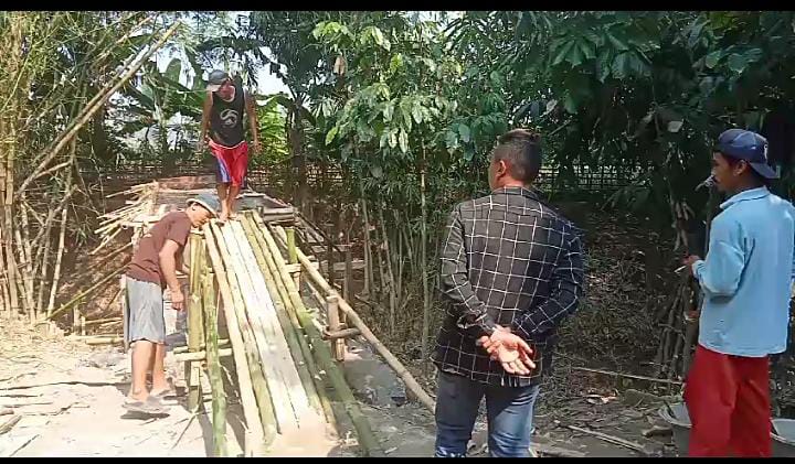 Terkesan Tidak Transparant, Pembangunan Jembatan di Desa Mekarsari Diduga Tidak Sesuai Spek