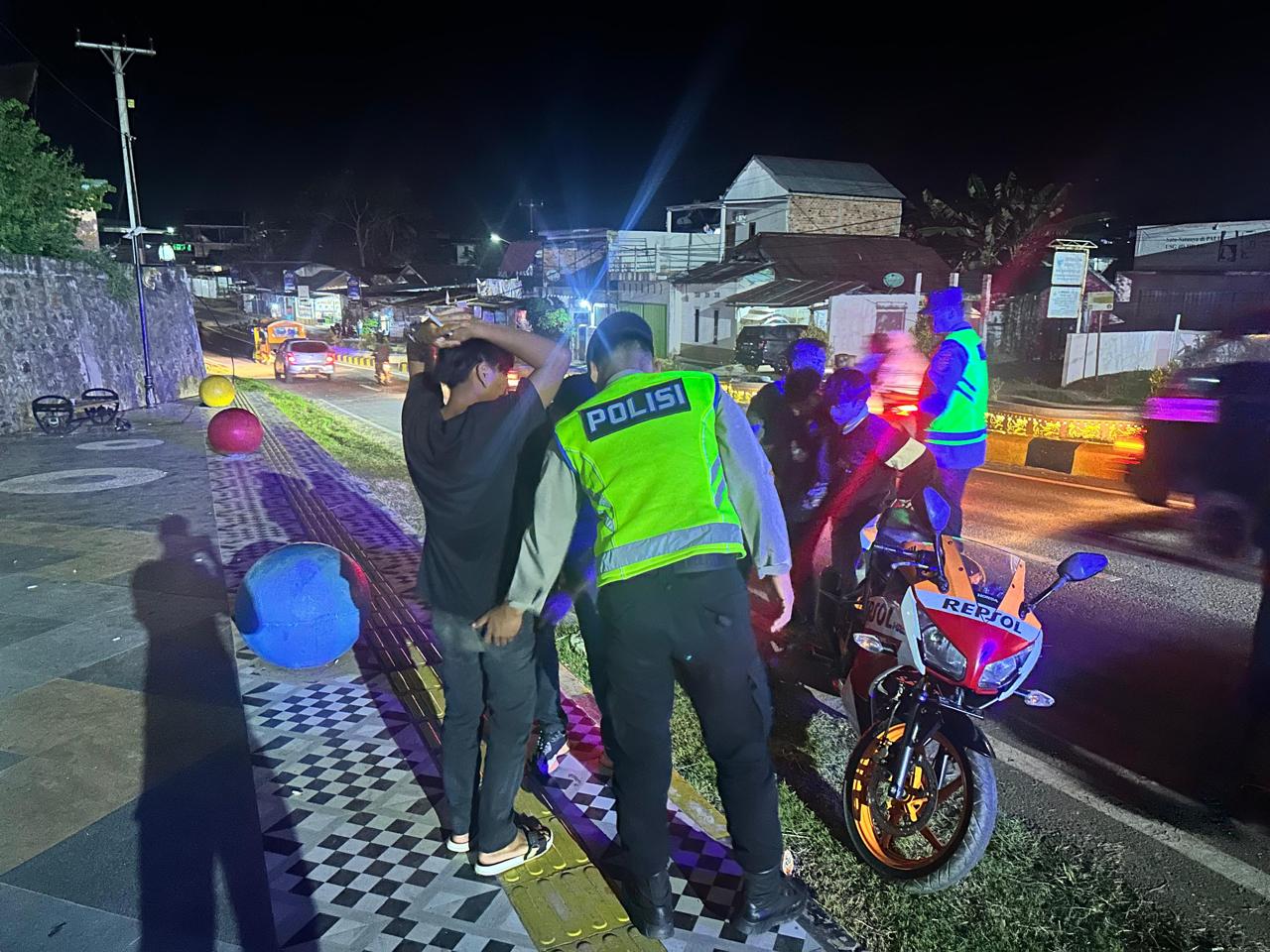 Sebanyak 53 Personil Polres PALI Gelar Patroli, Mendukung Kelancaran OPS Mantap Brata Musi 2024.