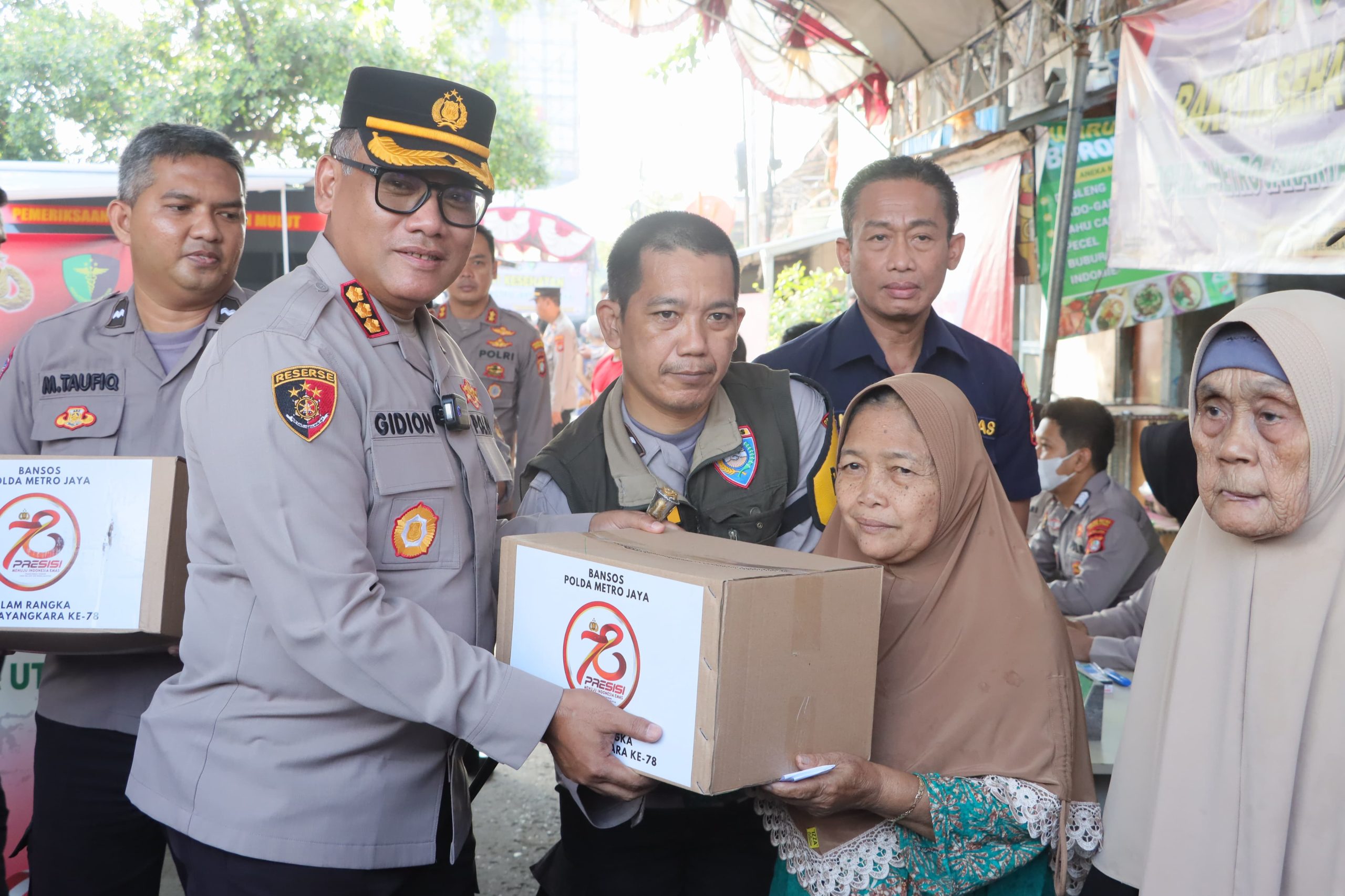 Antusias Warga Sambut Baksos Polres Jakut di Rawa Bebek