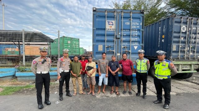 Patut Di Acungi Jempol, Kasat Lantas Polres Pelabuhan Makassar Berhasil Tertipkan Parkir Liar Jalan Nusantara