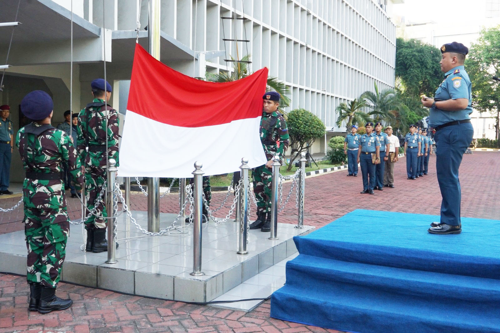 LANTAMAL III JAKARTA LAKSANAKAN APEL GABUNGAN DAN UPACARA PENAIKAN BENDERA