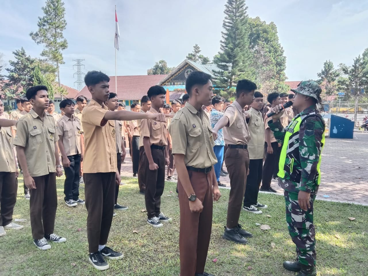 Koramil 03/TG: Bentuk Karakter Siswa SMA Melalui MPLS