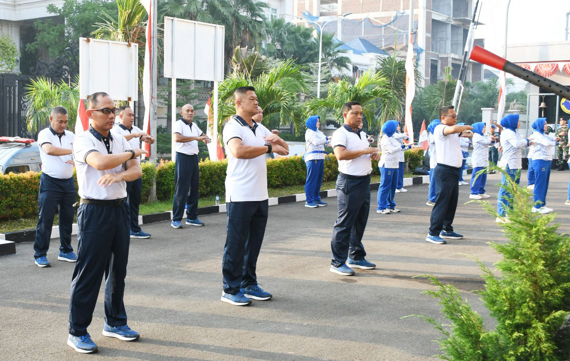 DANLANTAMAL III JAKARTA LAKSANAKAN OLAHRAGA BERSAMA DENGAN SELURUH PRAJURIT DAN PNS LANTAMAL III JAKARTA DALAM RANGKA MENUMBUHKAN JIWA KORSA