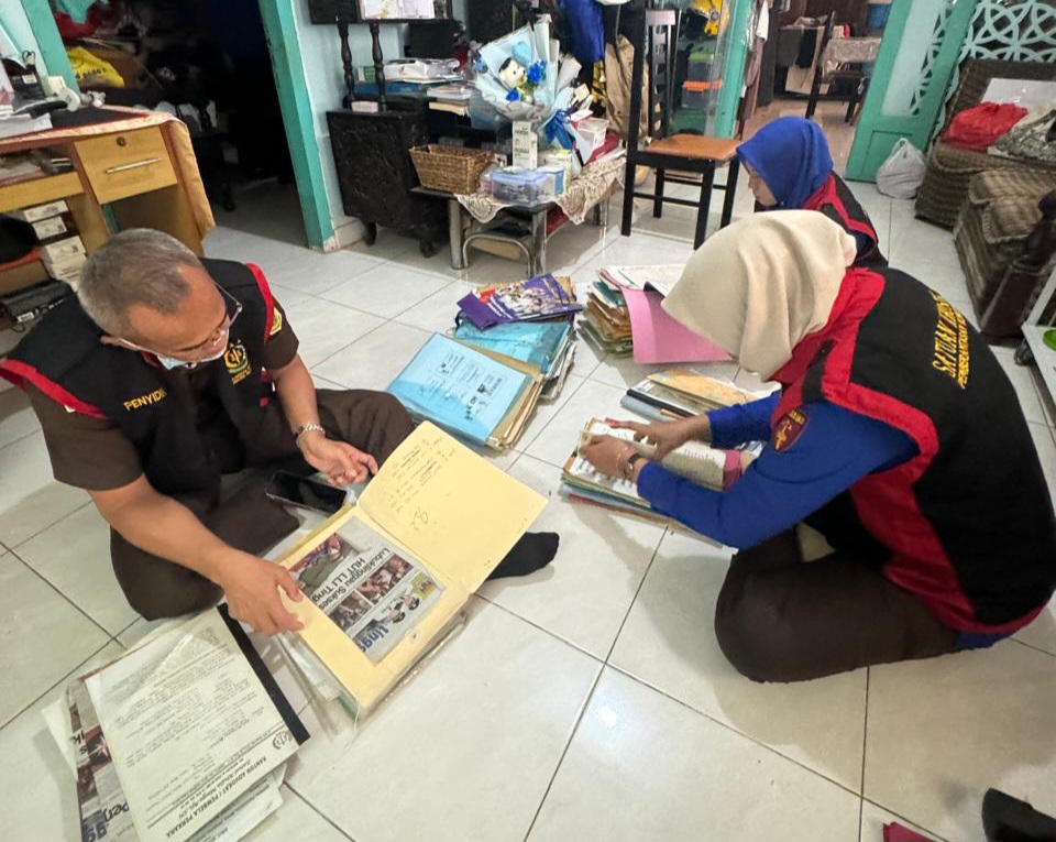 Rumah Ketua Pengurus Yayasan Batang Hari Sembilan,  Digeledah Penyidik