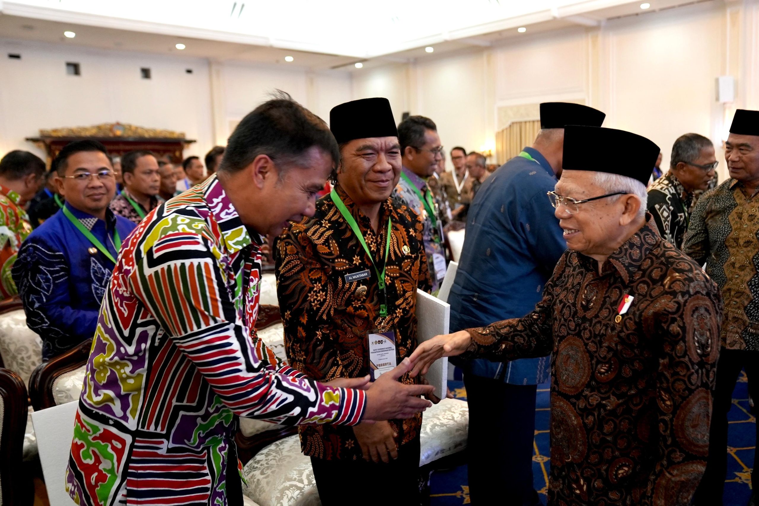 Penjabat Gubernur Bey Machmudin Terima Dana Insentif Fiskal