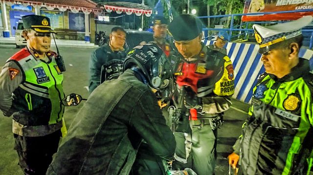 Dipimpin Kabag Ops, Polres Kediri Kota Gelar Razia Cipta Kondisi di Masa Kampanye Pilkada 2024