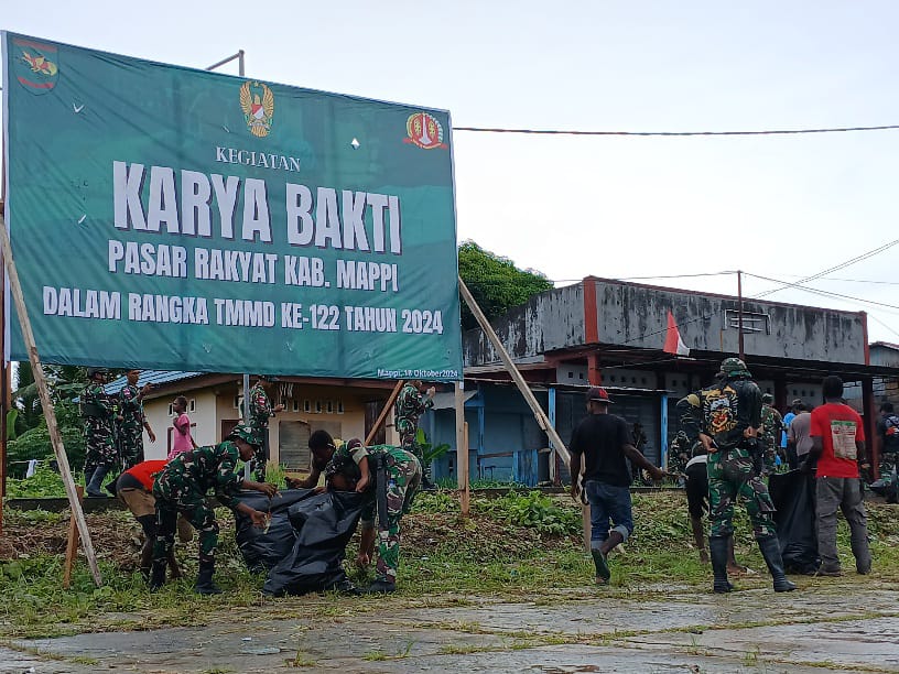 Satgas TMMD Ke-122 Kodim 1704/Mappi Bersama Warga Gelar Karya Bakti di Pasar