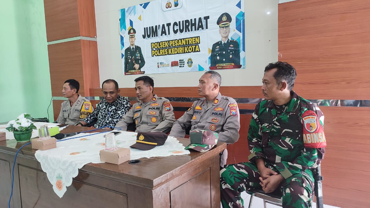 Melalui “ Jumat Curhat “, Kapolsek Pesantren Kembali Ajak Masyarakat Wujudkan Pilkada Damai