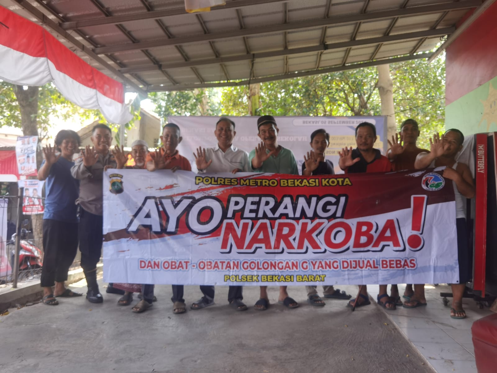 Bhabinkamtibmas Kranji Polsek Bekasi Barat Gencarkan Sosialisasi dan Deklarasi Anti Narkoba Ke Komunitas Warung Pojok Kranji