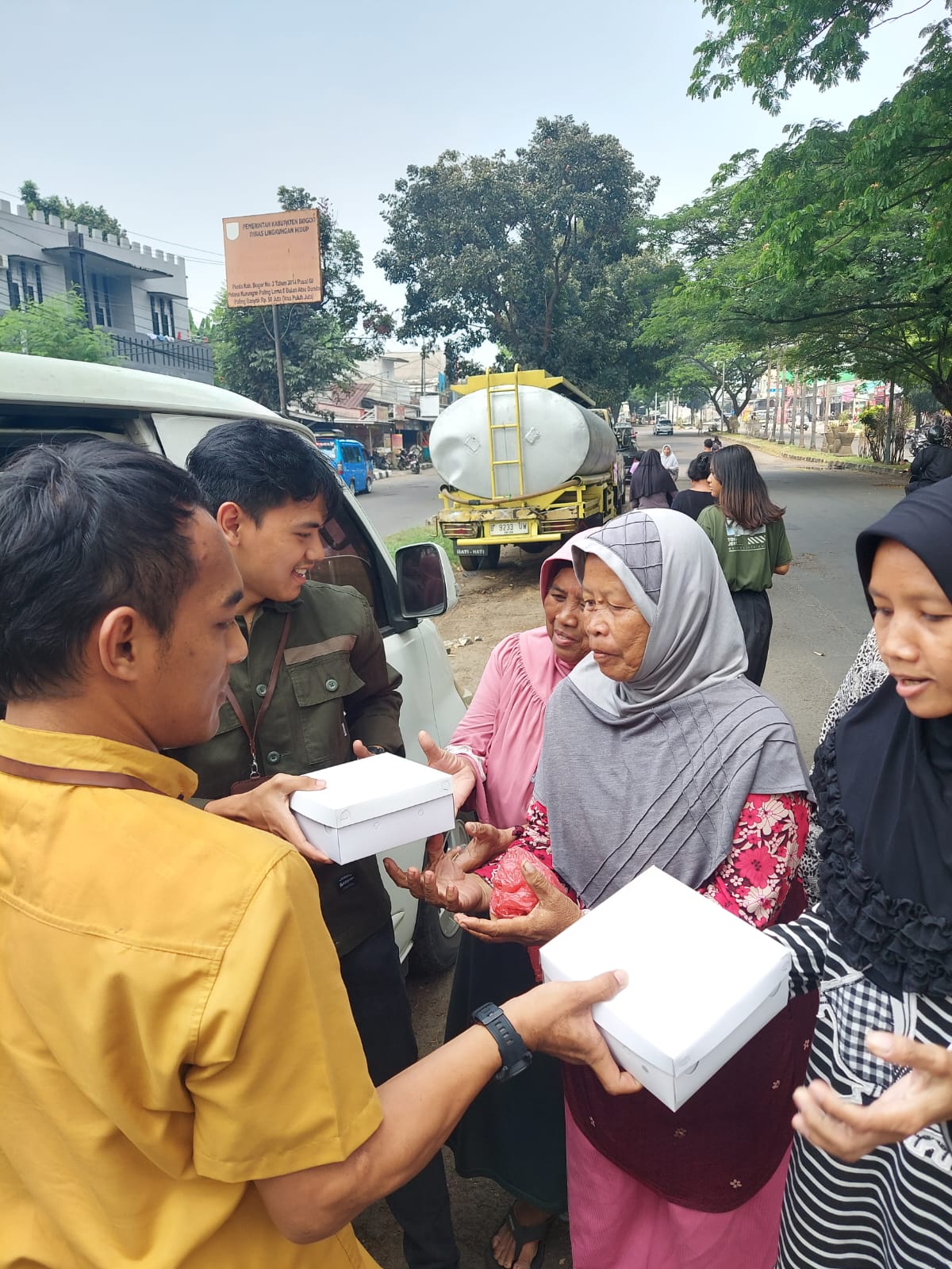 “Pererat Tali Silaturahmi, BRI BO Cibinong Gelar Kegiatan Sosial Jumat Berkah”