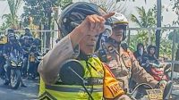 Inilah aksi Heroik Kabag Ops Polres Kediri Kota Dalam Melakukan Pengamanan Rombongan Pesilat Saat Melintasi Kediri Kota