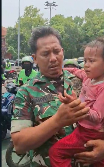 Serda Wahyu Babinsa 03/ Pasar Minggu Selamatkan Anak Disandera di Pos Pol Pejaten