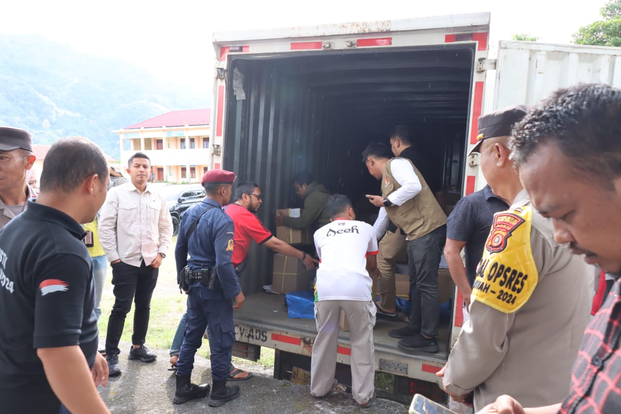 Kapolres Aceh Tengah Dan Forkopimda Tinjau Kedatangan Logistik Pemilihan Kepala Daerah