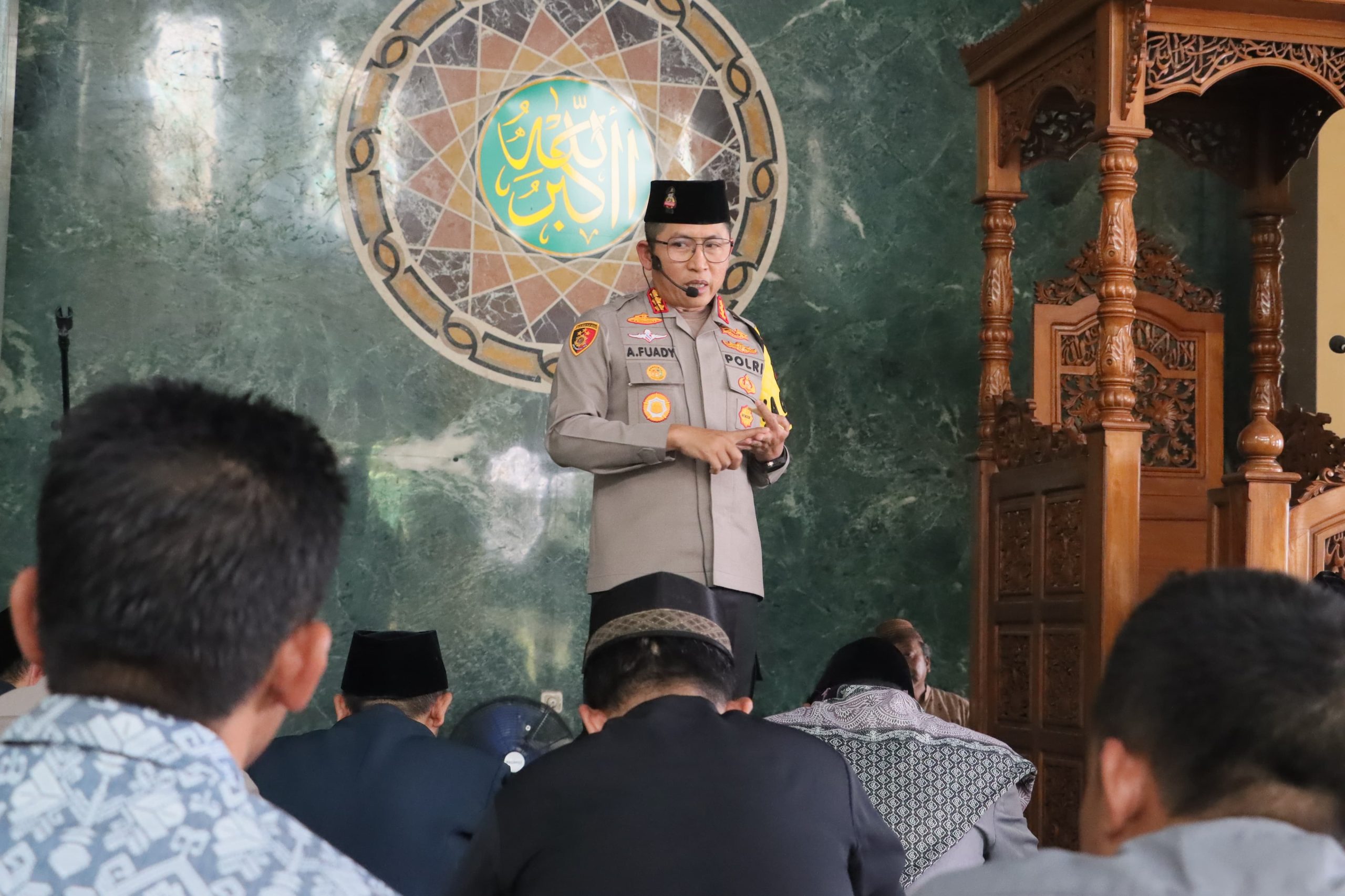 Kapolres Metro Jakut Jum’at Curhat di Masjid Al Mukhlisin Penjaringan