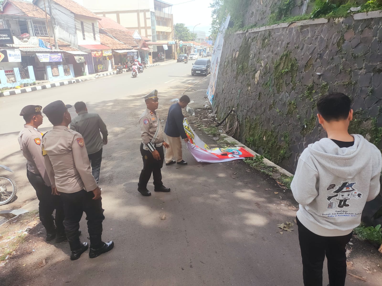 Pastikan Aman Polres Lebak Apel Ops Mantaps Praja Tahun 2024 di Depan KPU Kab. Lebak