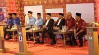 Antusias Masyarakat Bener Meriah Menyaksikan Debat Kandidat Dari 4 Paslon Bupati Dan Wakil Bupati/BM.