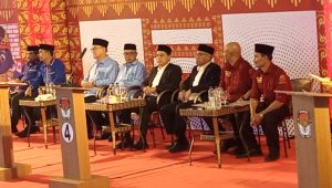 Antusias Masyarakat Bener Meriah Menyaksikan Debat Kandidat Dari 4 Paslon Bupati Dan Wakil Bupati/BM.