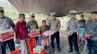 Satlantas Polres Luwu Serahkan Bantuan Kemanusiaan kepada Korban Kebakaran di Desa Saronda, Kecamatan Bajo Barat