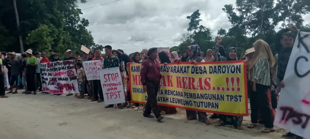 Warga Masyarakat Dari 4 Desa  Menolak Keras Pembangunan TPST