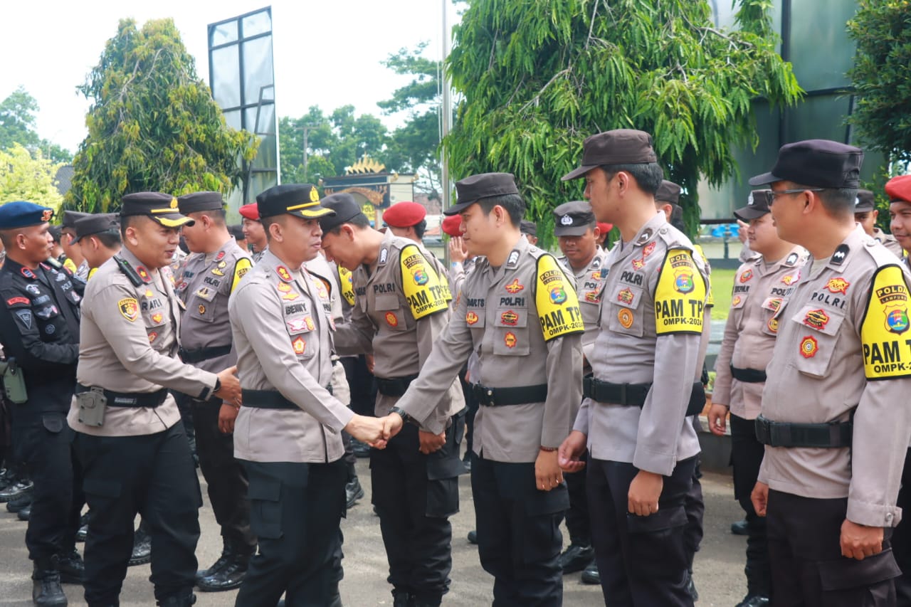 Kapolres Lampung Timur Pimpin Apel Kepulangan Personel BKO dari Polda Lampung