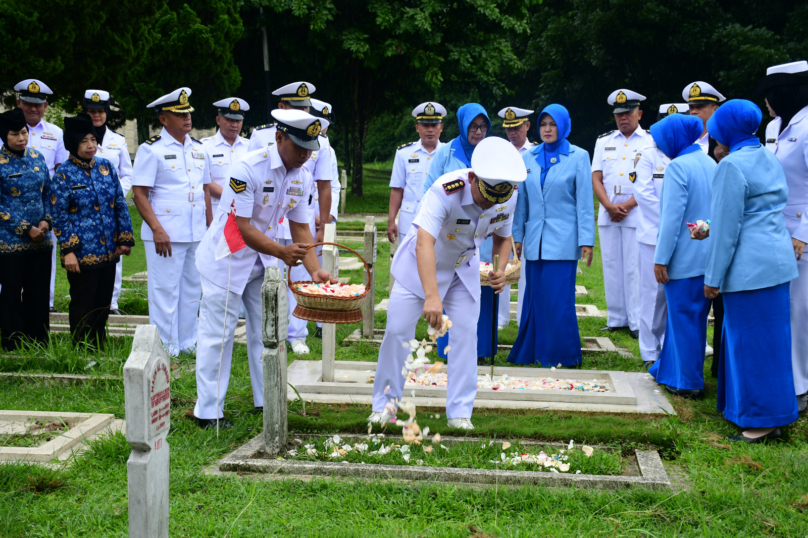 Sambut Hari Armada RI 2024, Lanal Bandung Ziarah di TMPN Cikutra