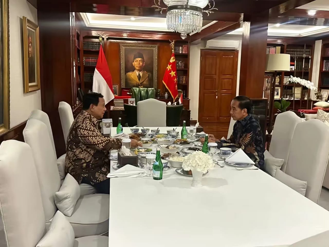 Jokowi dan Prabowo Bertemu di Kertanegara: Pertemuan Santai untuk Pererat Silaturahmi