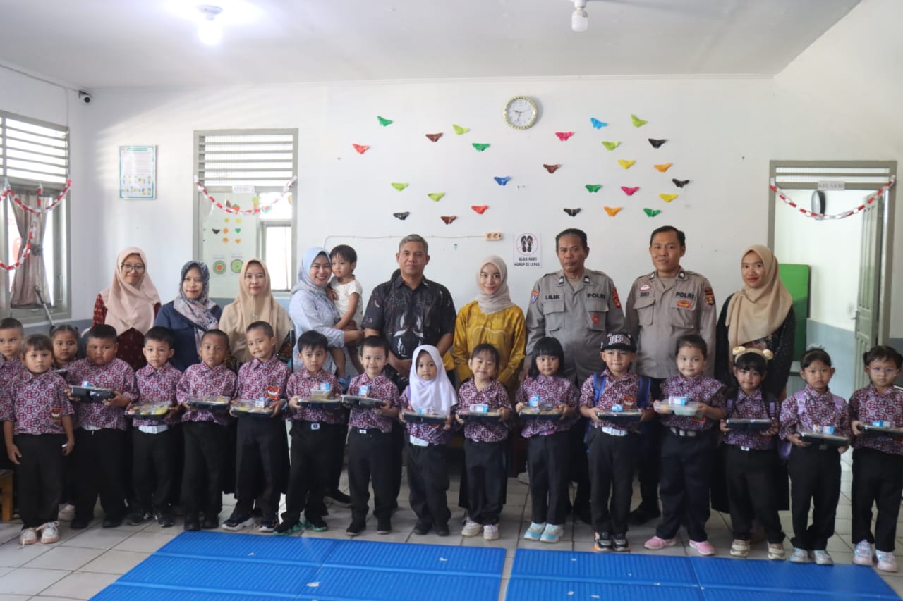 Dukung Tumbuh Kembang Anak, Polres PALI Berikan Makanan Bergizi Kepada TK Kumala Bhayangkari 