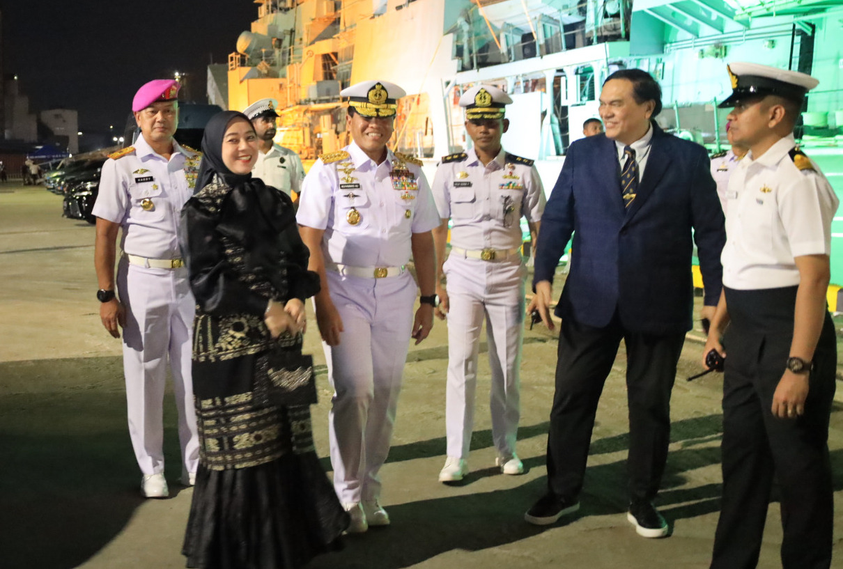 DANLANTAMAL III JAKARTA HADIRI ACARA DECK RECEPTION IN INDIA NAVY SHIP MYSORE